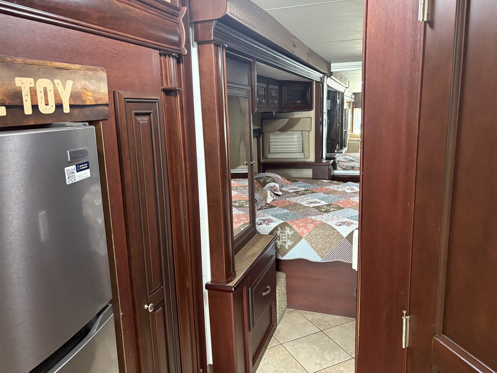 2011 Freightliner Xc Raised Rail Rear Engine Motor Home Chassis - $89,000